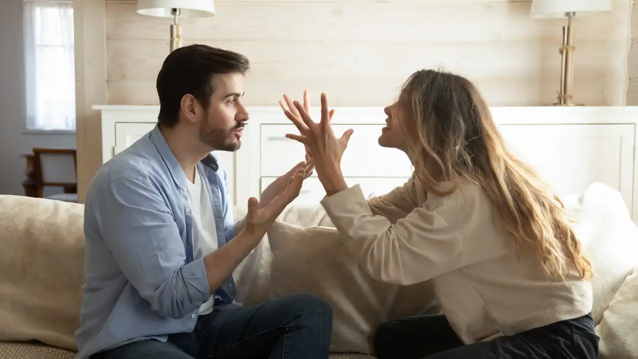 Couple in counselling session to break toxic relationship patterns